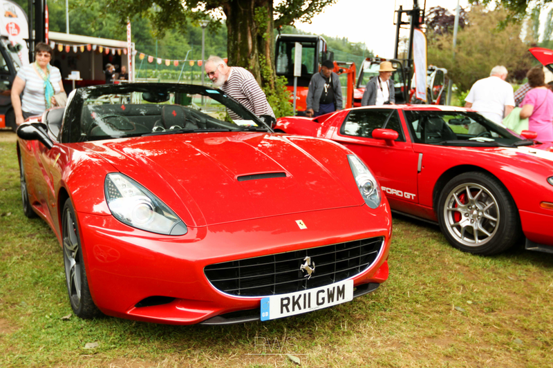 Illustration for article titled Classic British Welcome Photos (Le Mans Carshow)